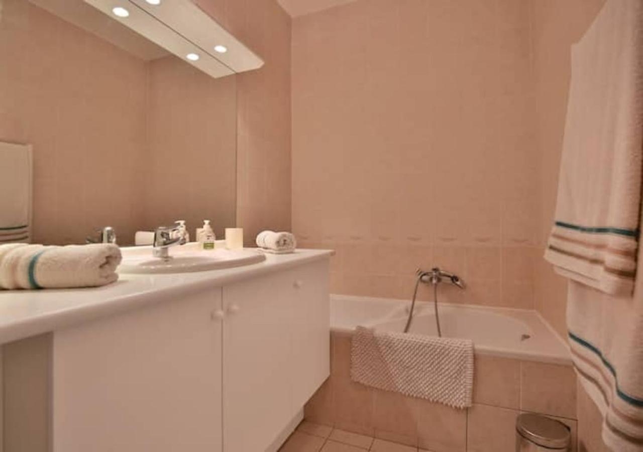 Charming Two-Bedroom Apartment With Balcony And Garage By The Marina Antibes Exterior photo